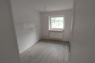 Erstbezug nach Komplettsanierung, Kaiserstraße 36, 24782 Büdelsdorf, Etagenwohnung