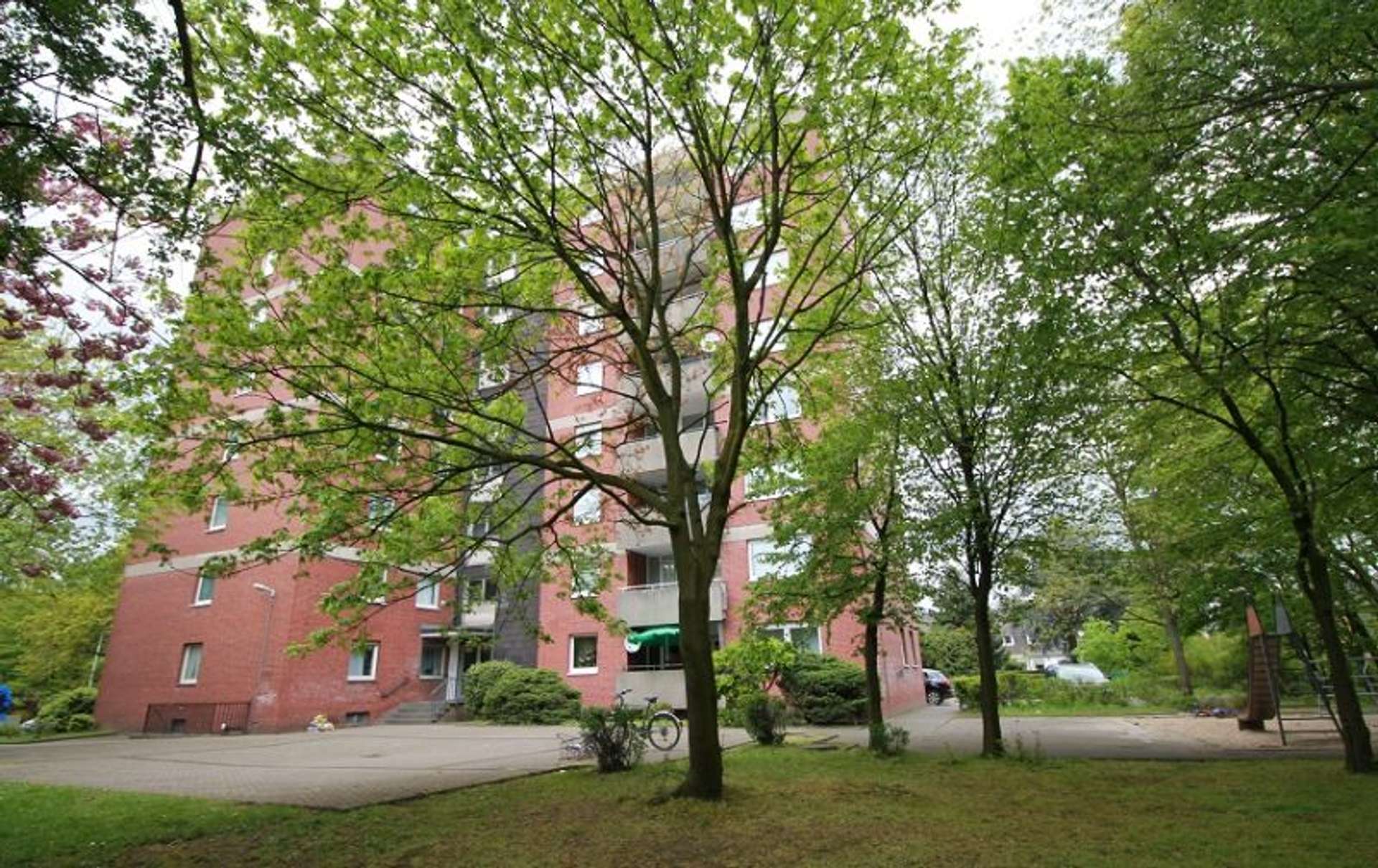 ersten 3 Kaltmieten frei * geräumige 4-Zimmer Wohnung * sofort Bezugsfertig, Im Bonnefeld 1, 47259 Duisburg, Etagenwohnung