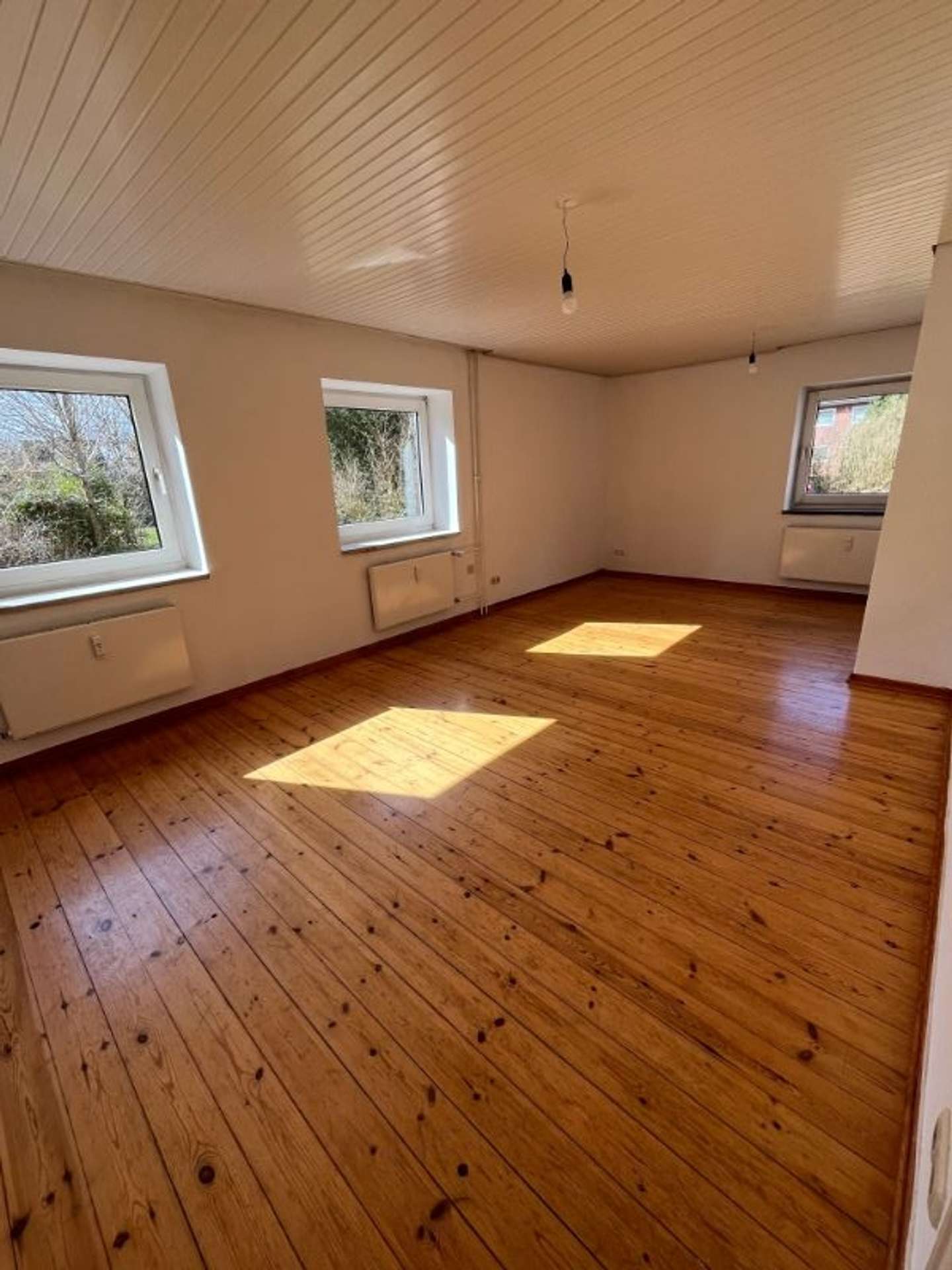 Helle 2-Zimmer-Wohnung mit Balkon – ab 01.06.2026 verfügbar, Julius-Ahlmann-Platz 15, 24768 Rendsburg, Erdgeschosswohnung