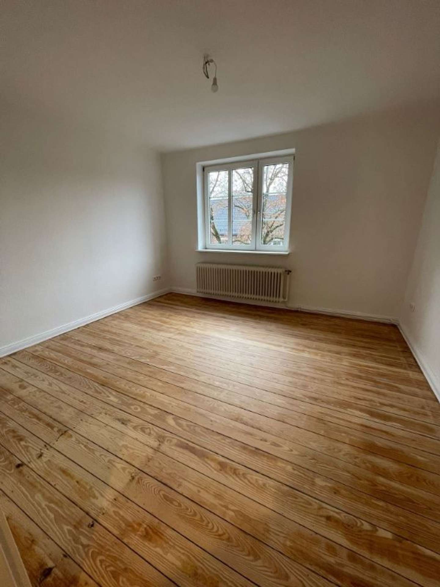 Charmante 2-Zimmer-Wohnung nach Sanierung – ab 15.05.2026 bezugsfrei, Hansaring 44, 24534 Neumünster, Etagenwohnung