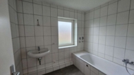 Badezimmer - Großzügige 2-Wohnung mit Tageslichtbad und Küchenzeile – sofort verfügbar!