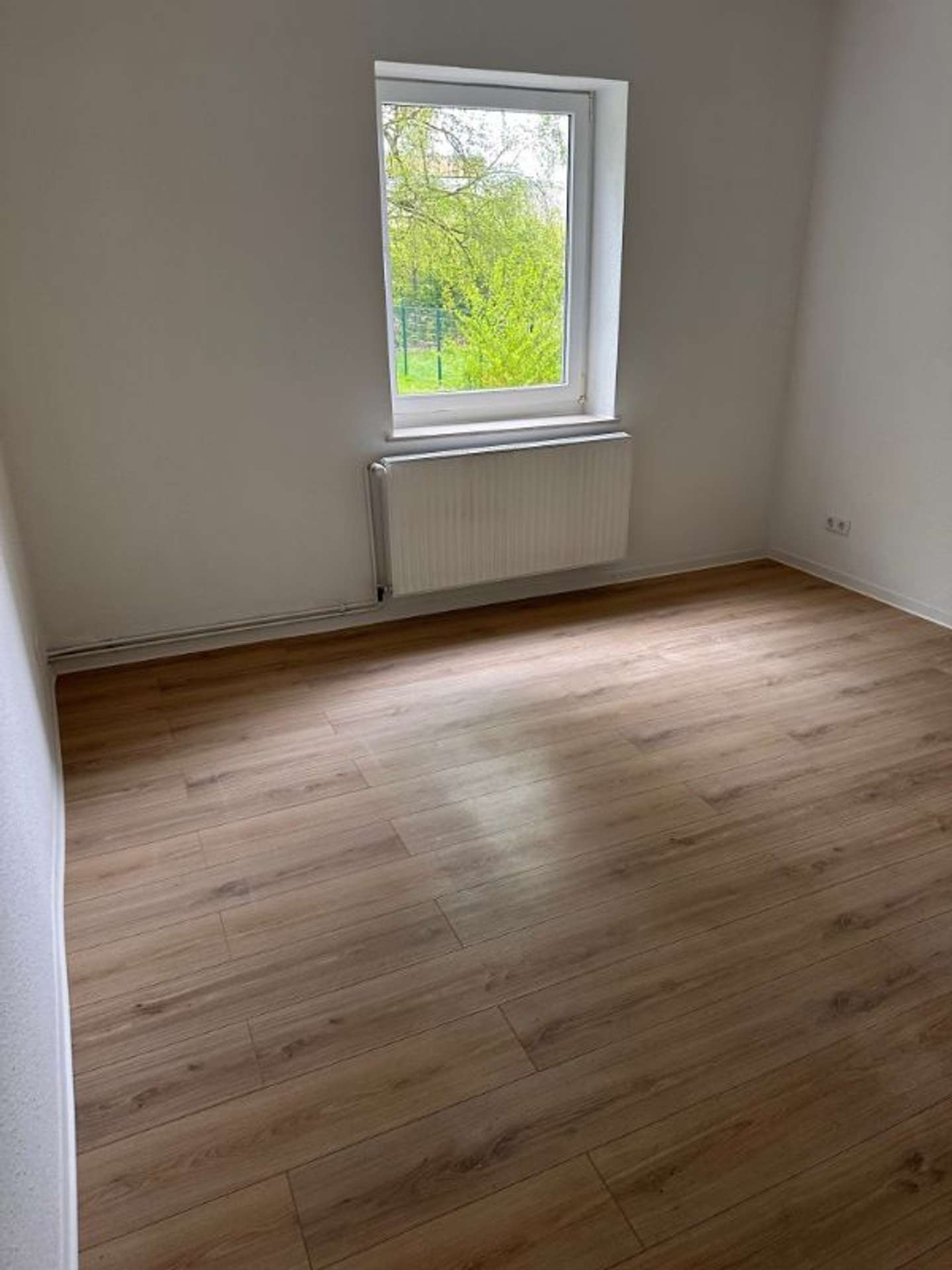 Attraktives Wohnen mit Balkon – 2-Zimmer Wohnung zum, 01.06!, Schillerstr. 97, 27570 Bremerhaven, Erdgeschosswohnung
