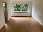 Wohnzimmer - Für Selbstrenovierer: 2-Zimmerwohnung mit Balkon!