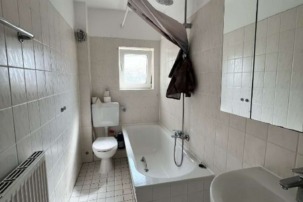 Renovierungsbedürftige 3-Zimmer Wohnung in Hameln, Galgenberg 33, 31789 Hameln, Etagenwohnung