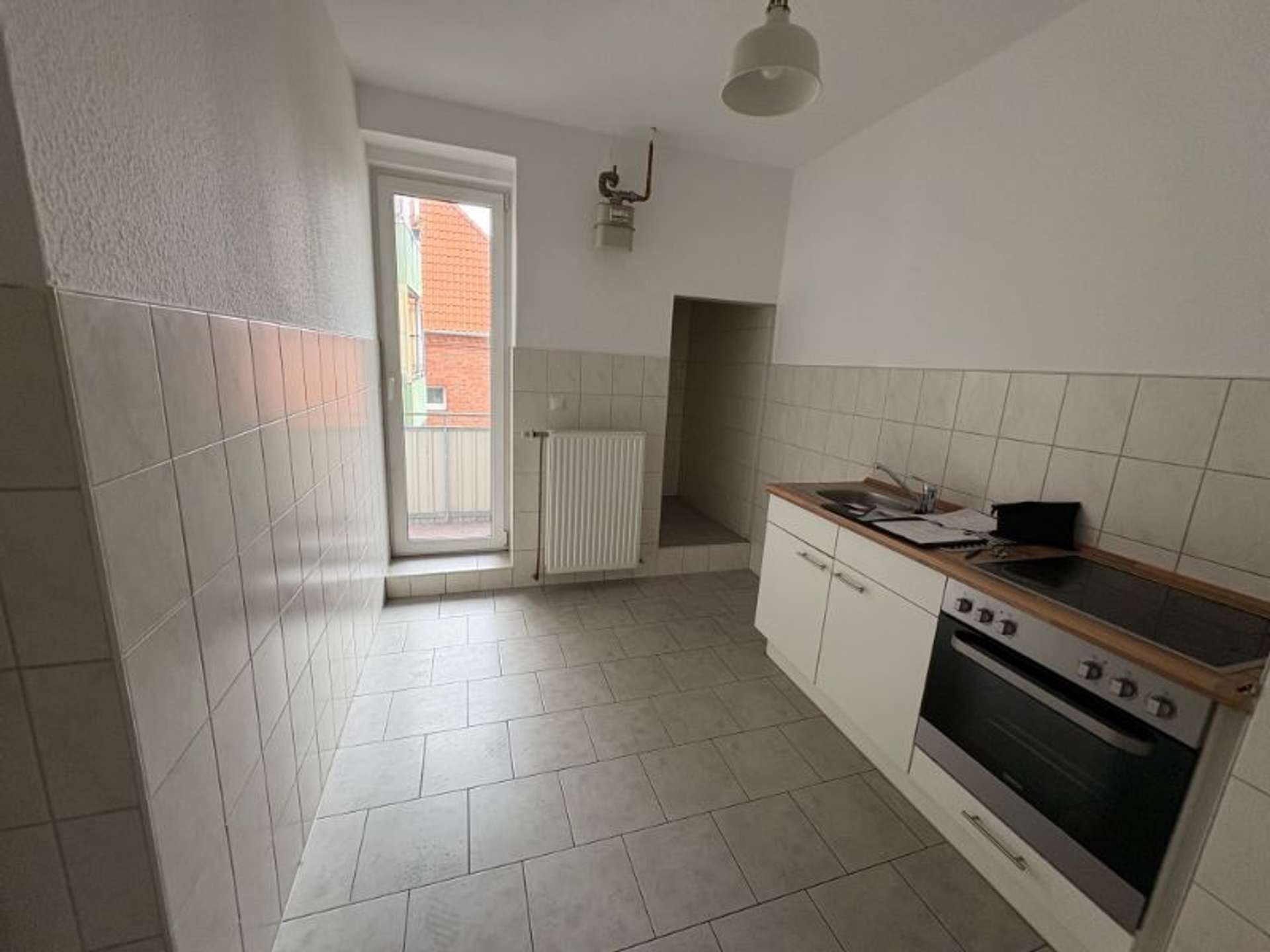 Großzügige 2-Zimmer-Wohnung mit Balkon, Hansaring 34, 24534 Neumünster, Etagenwohnung
