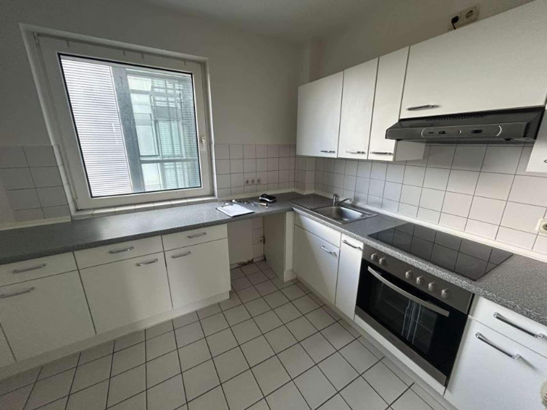 Komfortables altersgerechtes Wohnen: 3‑Zimmer‑Wohnung mit Loggia zum 01.08.2026 neu vermietbar!, Franz-Schubert-Hof 21, 24943 Flensburg, Etagenwohnung