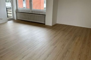 Großzügige Sanierte 3 Zimmerwohnung mit Balkon und Gäste WC zum 01.03.2025!, Rheinstr. 84, 27570 Bremerhaven, Etagenwohnung