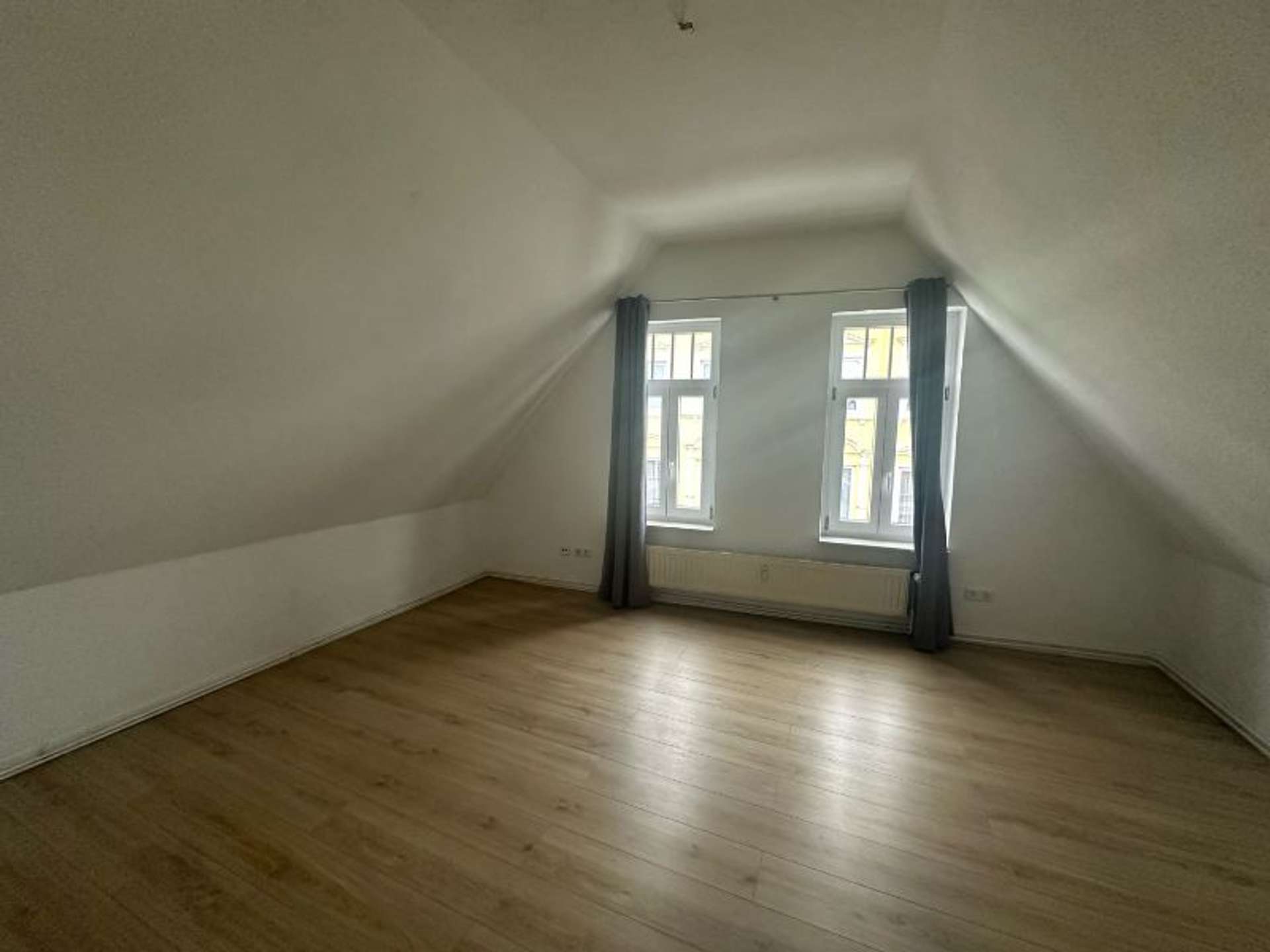 Klein aber fein! Gemütliche 1- Zimmer Wohnung in sehr zentraler Lage, Lange Straße 91, 31582 Nienburg (Weser), Dachgeschosswohnung