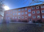 Hausansicht 102A + 102B - Modern sanierte 2‑Zimmer‑Wohnung mit großer Fensterfront in Mürwik zum 01.07.2026!