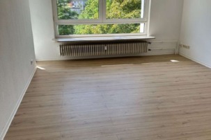 Helle, sanierte 3-Zimmerwohnung mit Balkon zum 01.06.2025, Hamburger Str. 40, 27570 Bremerhaven, Etagenwohnung