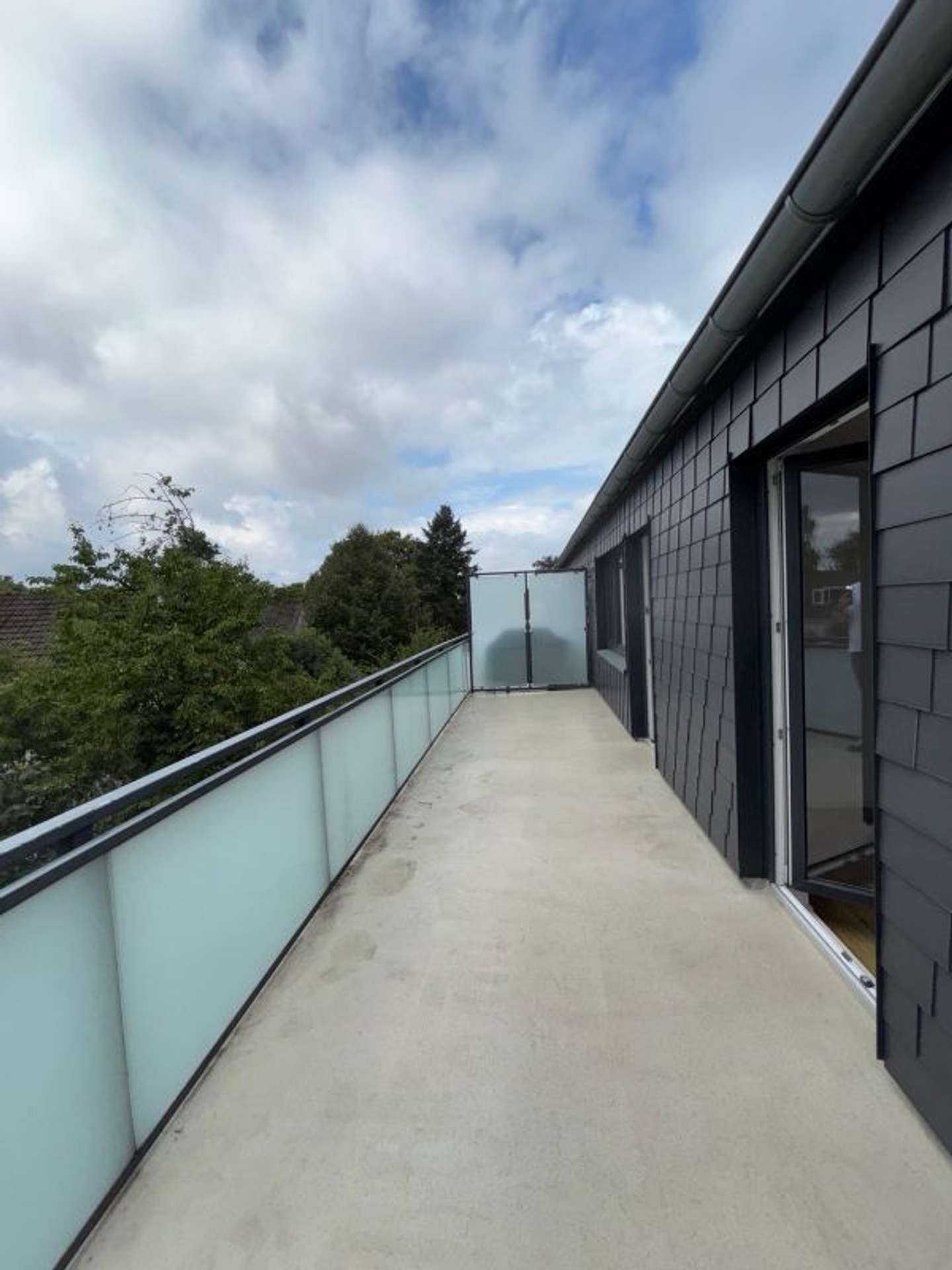 Großzügige 3‑Zimmer‑Wohnung, traumhafter Balkon mit Blick ins Grüne in Düsseldorf, In den Kötten 15a, 40627 Düsseldorf, Dachgeschosswohnung