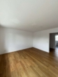Wohnzimmer - Großzügige 3‑Zimmer‑Wohnung, traumhafter Balkon mit Blick ins Grüne in Düsseldorf