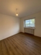 Schlafzimmer mit Durchgang… - Geräumige 3-Zimmer-Wohnung mit Balkon und modernem Schnitt in Düsseldorf