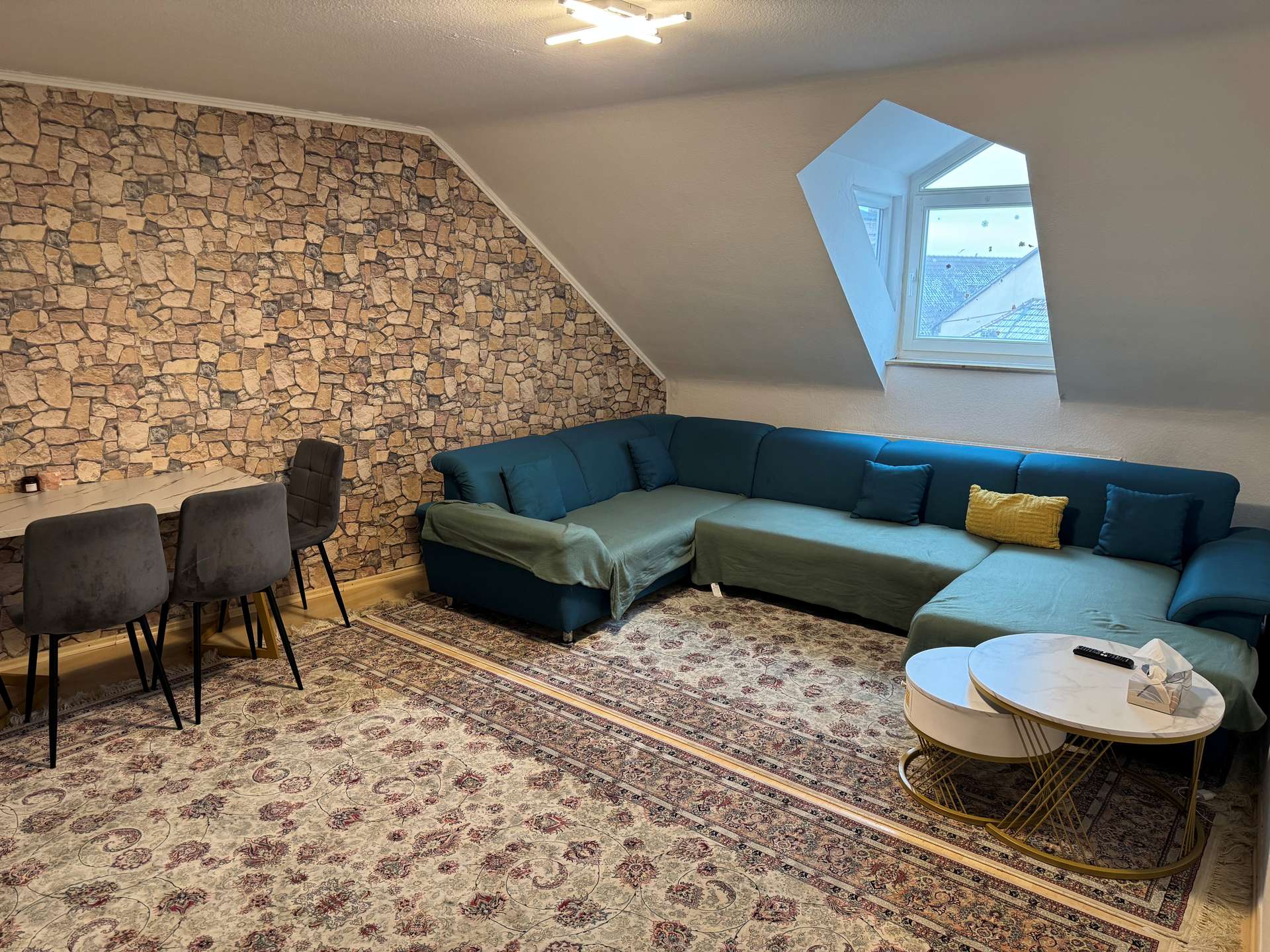 !!! 3-Zimmer-Wohnung !!! WBS für mind. 86 m² erforderlich !!!, Mannheimer Straße 8, 67071 Ludwigshafen, Dachgeschosswohnung