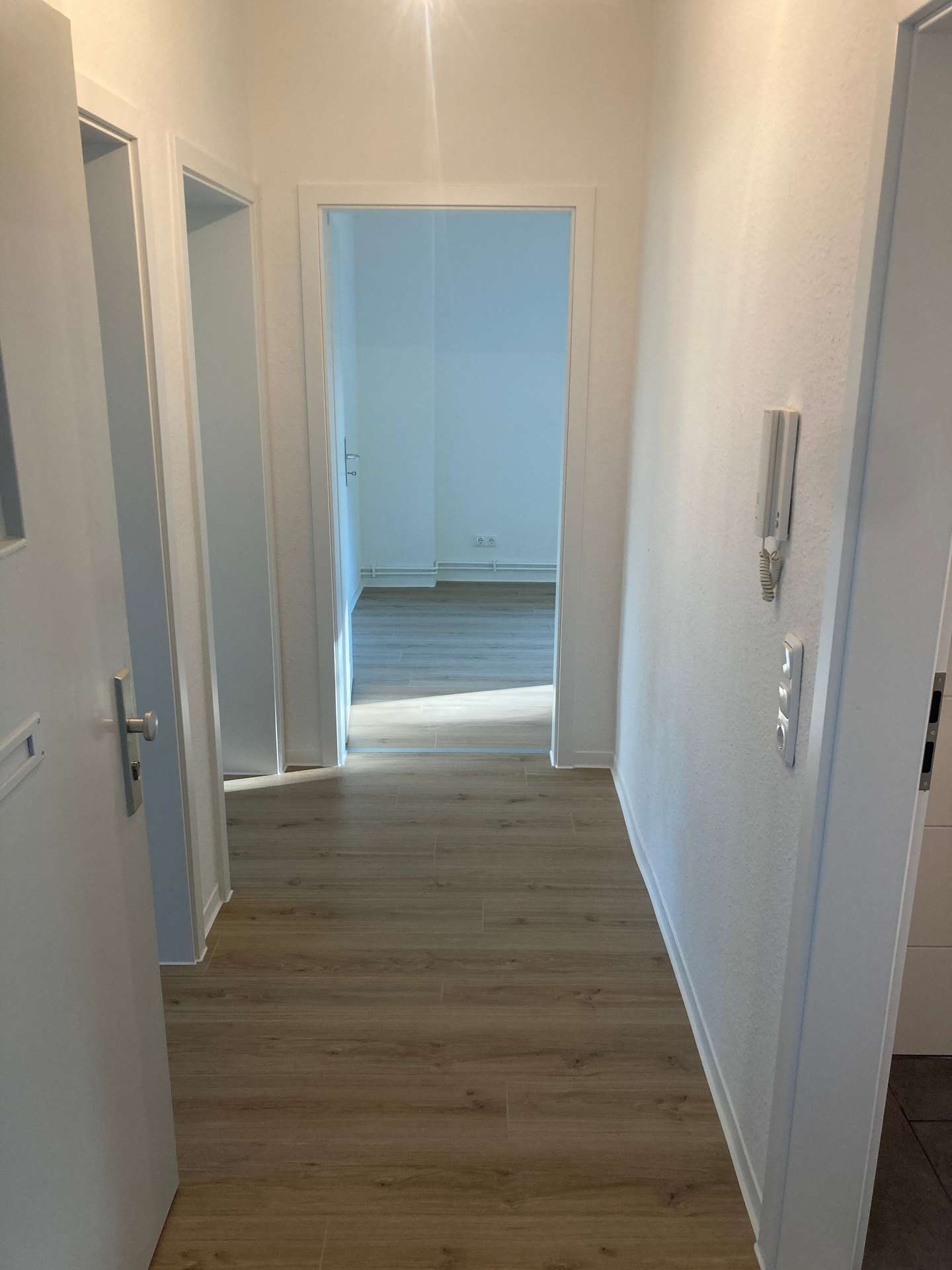 Frisch sanierte 2-Zimmerwohnung mit Balkon!, Fulfsweg 7, 26386 Wilhelmshaven, Erdgeschosswohnung