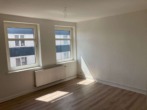 Wohnzimmer - Helle, schöne 2 Zimmerwohnung mit Balkon zum 01.06.2025 neu vermietbar!