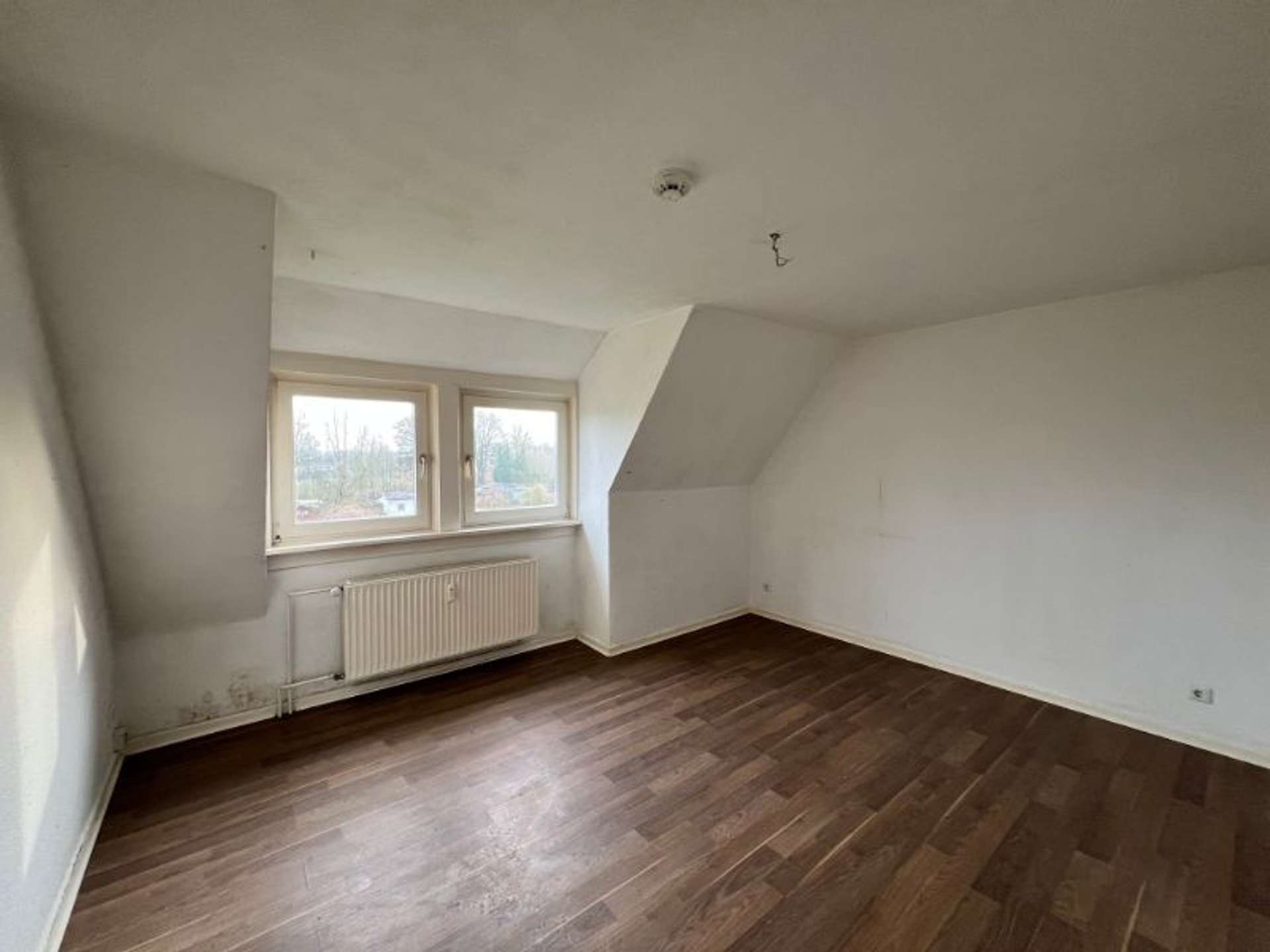 Renovierungsbedürftige 2-Zimmer Whg. – 2 Kaltmieten frei!, Hauenriede 69, 29525 Uelzen, Dachgeschosswohnung
