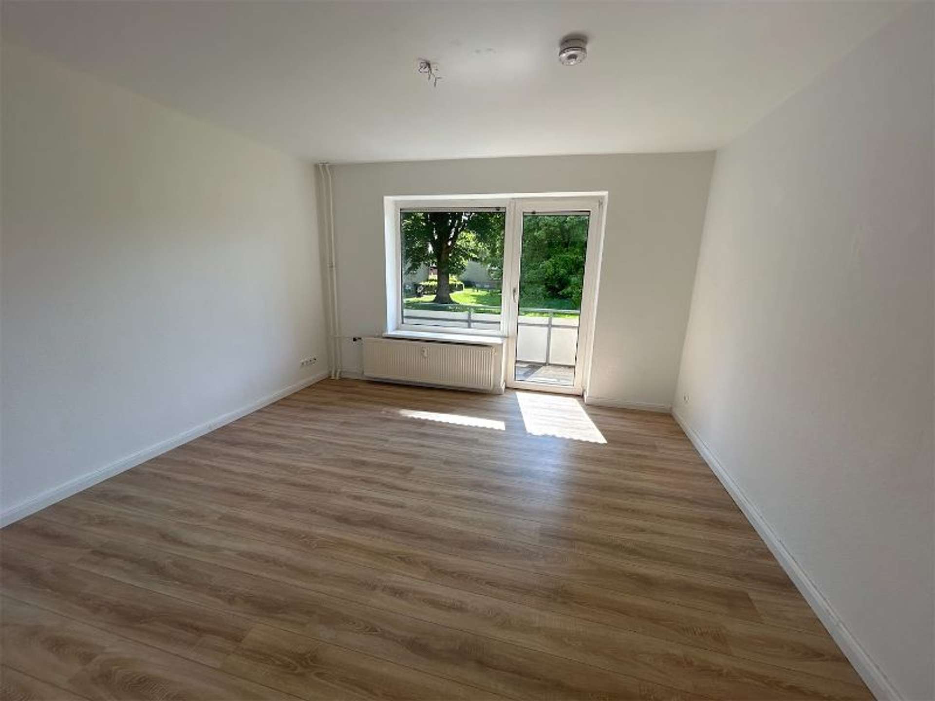 Schöne helle 3 Zimmer Erdgeschosswohnung mit Balkon in Engelsby zum 01.03.2026!, Beethovenstr. 15, 24943 Flensburg, Erdgeschosswohnung