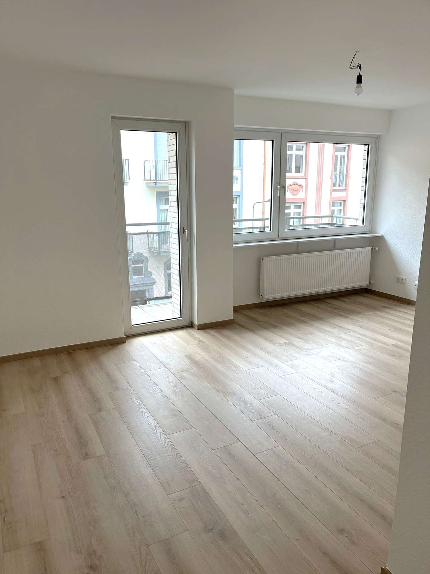 !!! Tolles, frisch saniertes 1-Zi-Apartment mit Balkon im Nordend, Nähe FH!!!, Spohrstraße 61, 60318 Frankfurt, Etagenwohnung