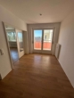 Flur mit Balkon - Helle 3‑Zimmer‑Wohnung mit großzügiger Küche – neue/r Mieter/in ab 16.05.2026 gesucht