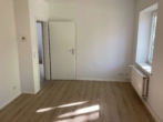 Wohnzimmer - Für Soldaten, schicke 2,5-Zimmerwohnung mit EBK!