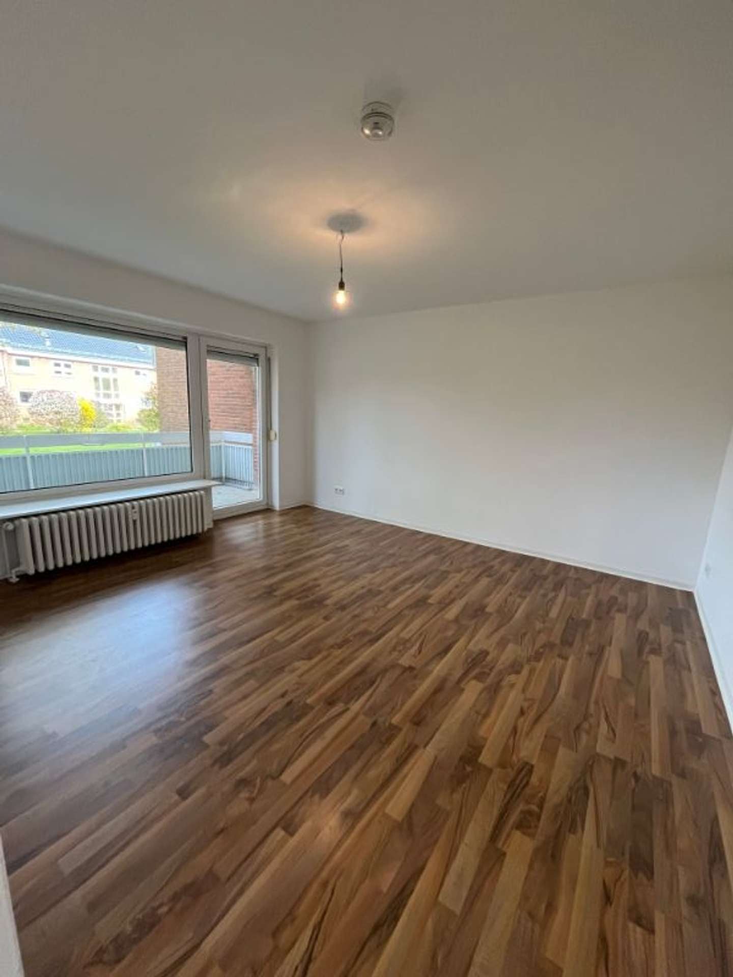 Ein Sprung vom Strand entfernt! Gepflegte 2-Zimmer-Wohnung mit Balkon im Grünen – zum 01.06.2026 zu, Feldstedt 20, 24340 Eckernförde, Erdgeschosswohnung