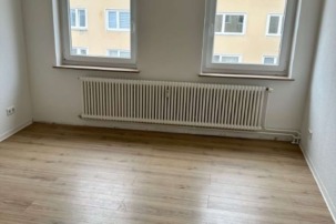 Perfekt für Familien: Großzügige 4-Zimmer Wohnung ab 01.08. zu vermieten!, Friedrich-Ebert-Str. 44, 27570 Bremerhaven, Etagenwohnung