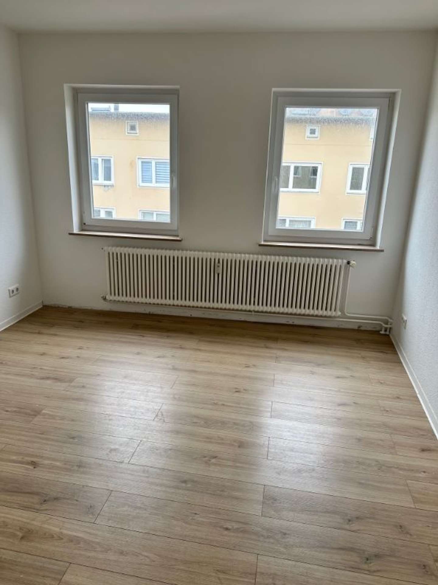 Perfekt für Familien: Großzügige 4-Zimmer Wohnung ab 01.08. zu vermieten!, Friedrich-Ebert-Str. 44, 27570 Bremerhaven, Etagenwohnung