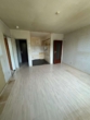 Wohnzimmer/ Blick in die Küche - 3 Monate Kaltmieterlass – schöne 2 Zimmer-Wohnung im Zentrum von Mülheim an der Ruhr