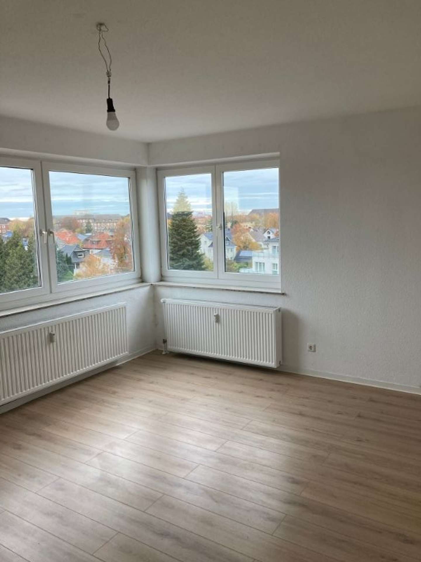 Schöne Aussicht – 2- Zimmer Wohnung zum 01.12!, Rheinstr. 82, 27570 Bremerhaven, Etagenwohnung