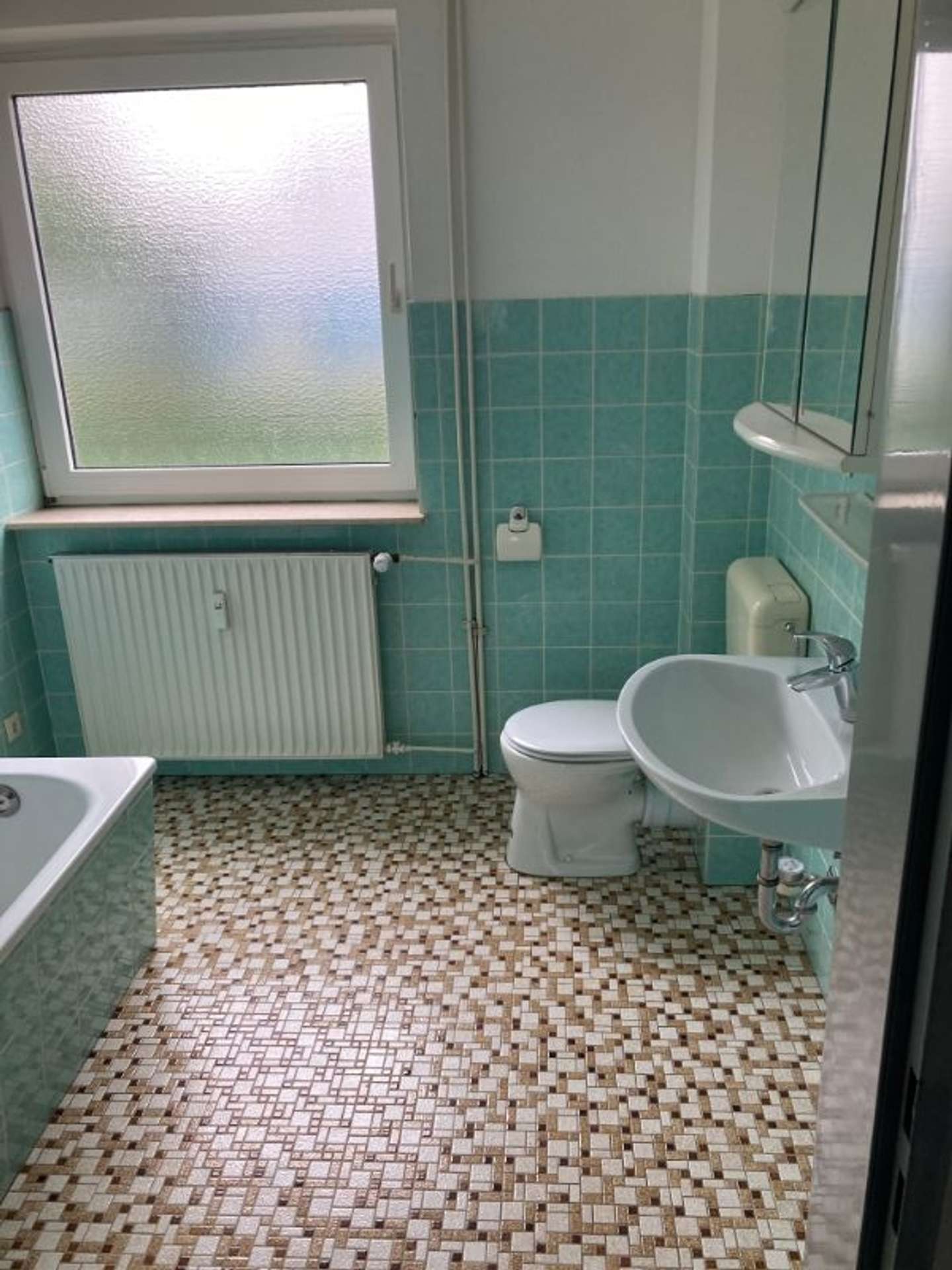 2-Zimmerwohnung mit Balkon für Selbstrenovierer – 2 Kaltmieten geschenkt!, Auf der Sandhöhe 4, 26826 Weener, Erdgeschosswohnung