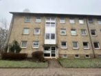 Hausansicht - 3‑Zimmer‑Wohnung mit Balkon und Tageslicht in Engelsby – 3 KM frei zum 15.08.2026 vermietbar
