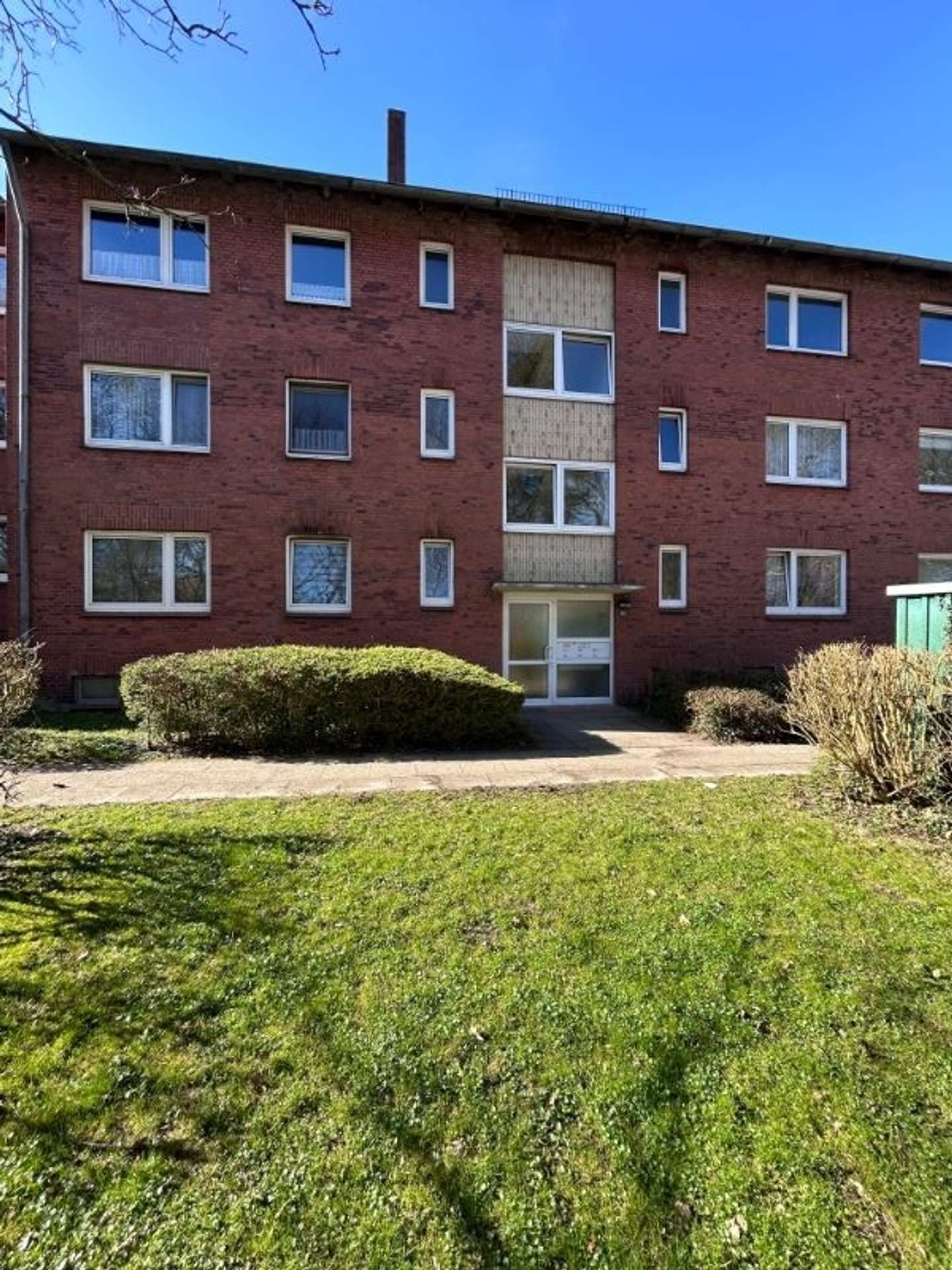 Großzügig wohnen: Sanierte 3-Zimmer-Wohnung mit Balkon, 24937 Flensburg, Etagenwohnung