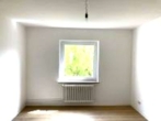 Schlafzimmer - Gemütliche, renovierte 2-Zimmer Wohnung ab sofort zu vermieten!