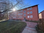 Hausansicht 96 + 96A - Sanierte 3‑Zimmer‑Erdgeschosswohnung mit großer Fensterfront in Mürwik – bezugsfertig zum 01.07.2026