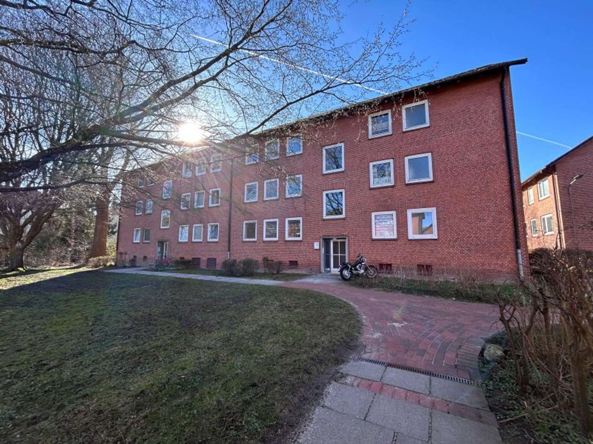 Sanierte 3‑Zimmer‑Erdgeschosswohnung mit großer Fensterfront in Mürwik – bezugsfertig zum 01.07.2026, Muerwikerstr. 96, 24943 Flensburg, Erdgeschosswohnung