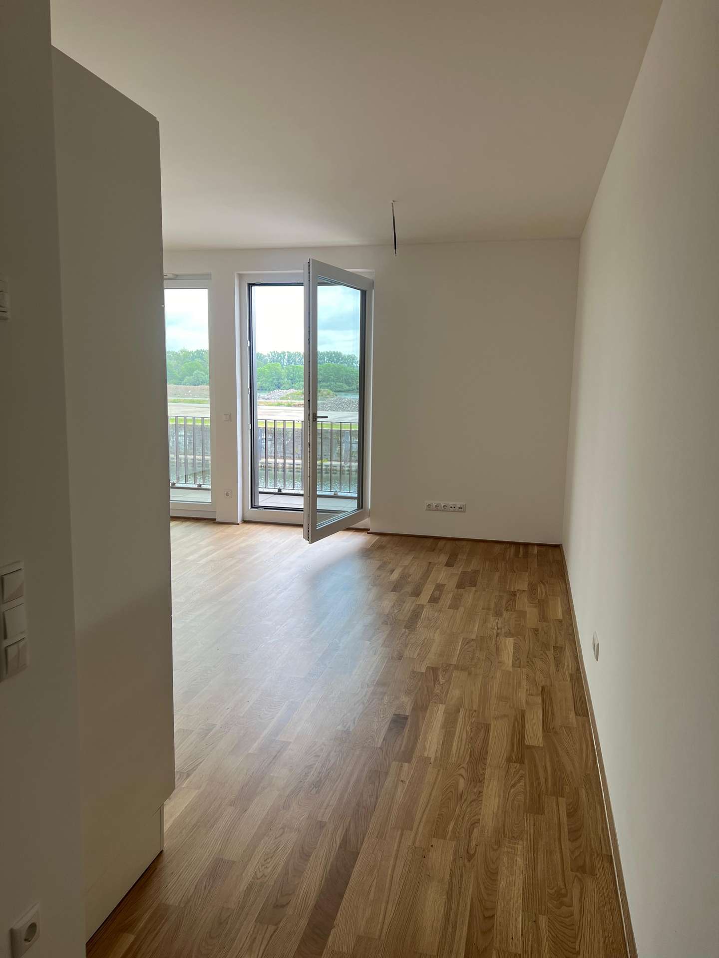!!! Mainz Zollhafen – Leben direkt am Wasser – helle 2-ZW mit Balkon!!!, Fischerhof 19, 55120 Mainz, Etagenwohnung