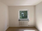 Schlafzimmer - Großzügige 2-Zimmer-Wohnung mit Blick ins Grüne zum 01.07. zu vermieten!