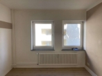 Wohnzimmer - Großzügige 2-Zimmer-Wohnung mit Blick ins Grüne zum 01.07. zu vermieten!