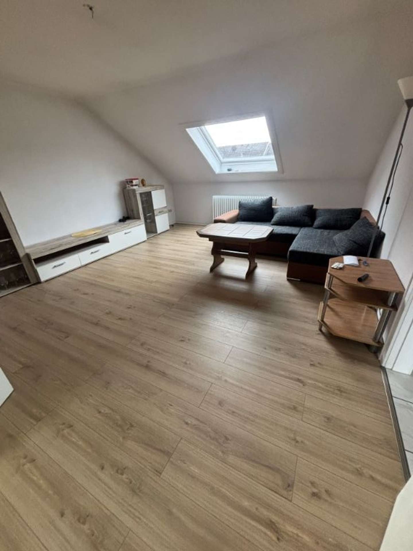 Moderne 2-Zimmer-Dachgeschosswohnung mit Charme – ab 01.12.2025 verfügbar, Heidackerskamp 77a, 24536 Neumünster, Dachgeschosswohnung