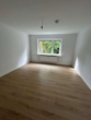 Schlafzimmer - Moderne 2,5 Zimmerwohnung mit Balkon zum 16.08.2025 neu vermietbar!