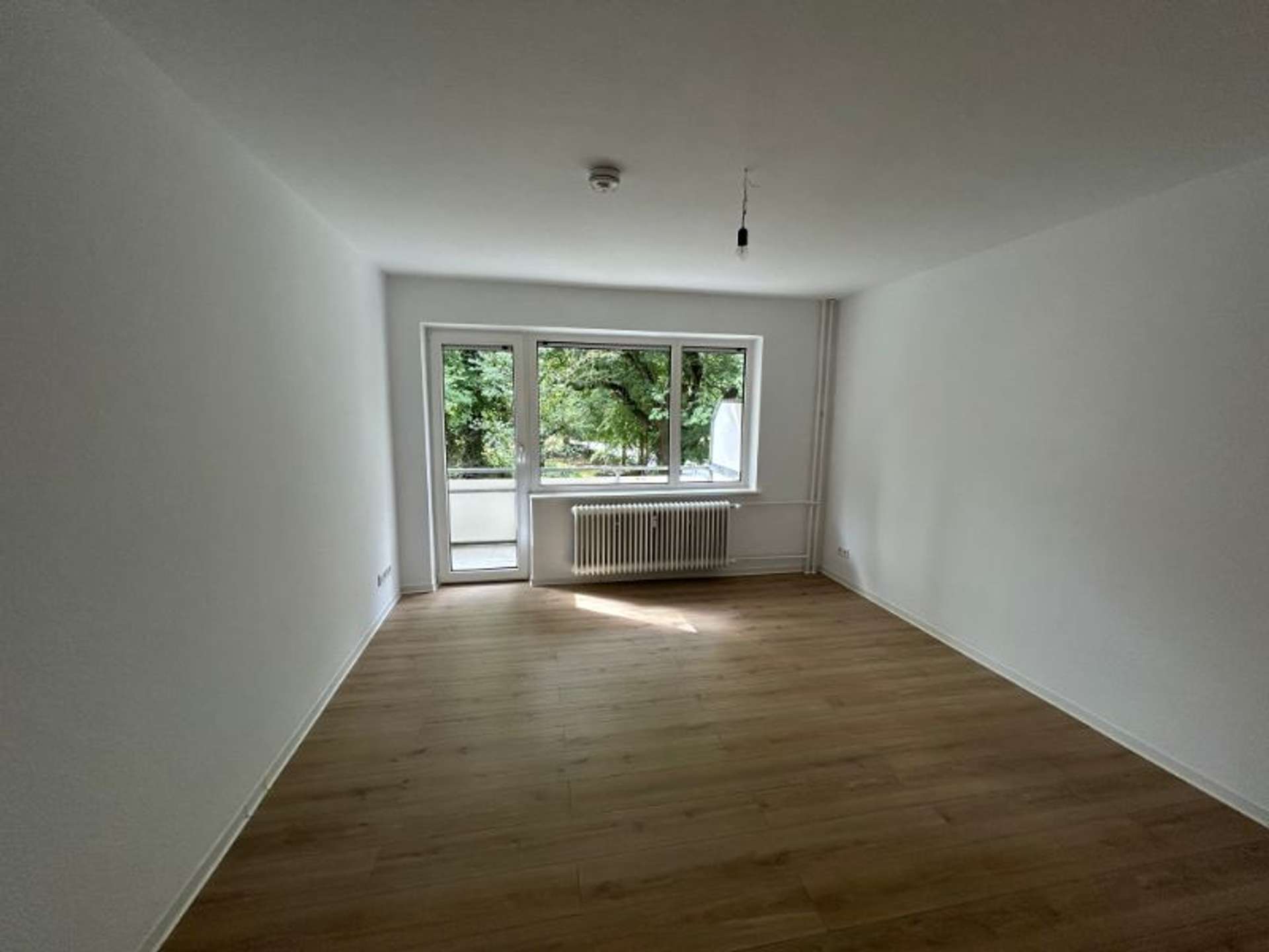 Moderne 2,5 Zimmerwohnung mit Balkon zum 16.08.2025 neu vermietbar!, Richard-Wagner-Str. 17, 24943 Flensburg, Etagenwohnung