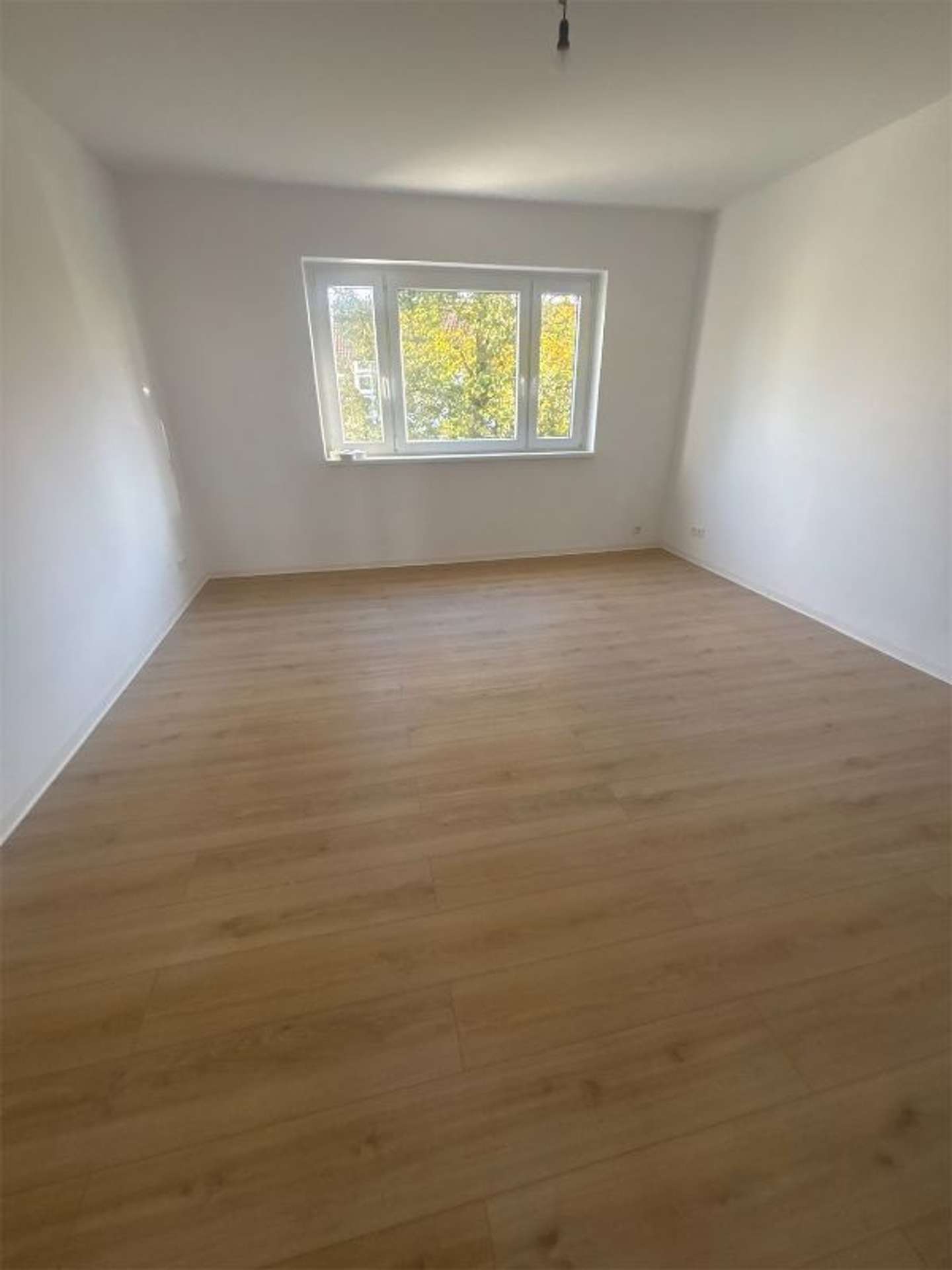 Helle moderne 2 Zimmerwohnung mit Balkon zum 01.02.2026 vermietbar!, Schillerstr. 51, 24536 Neumünster, Etagenwohnung