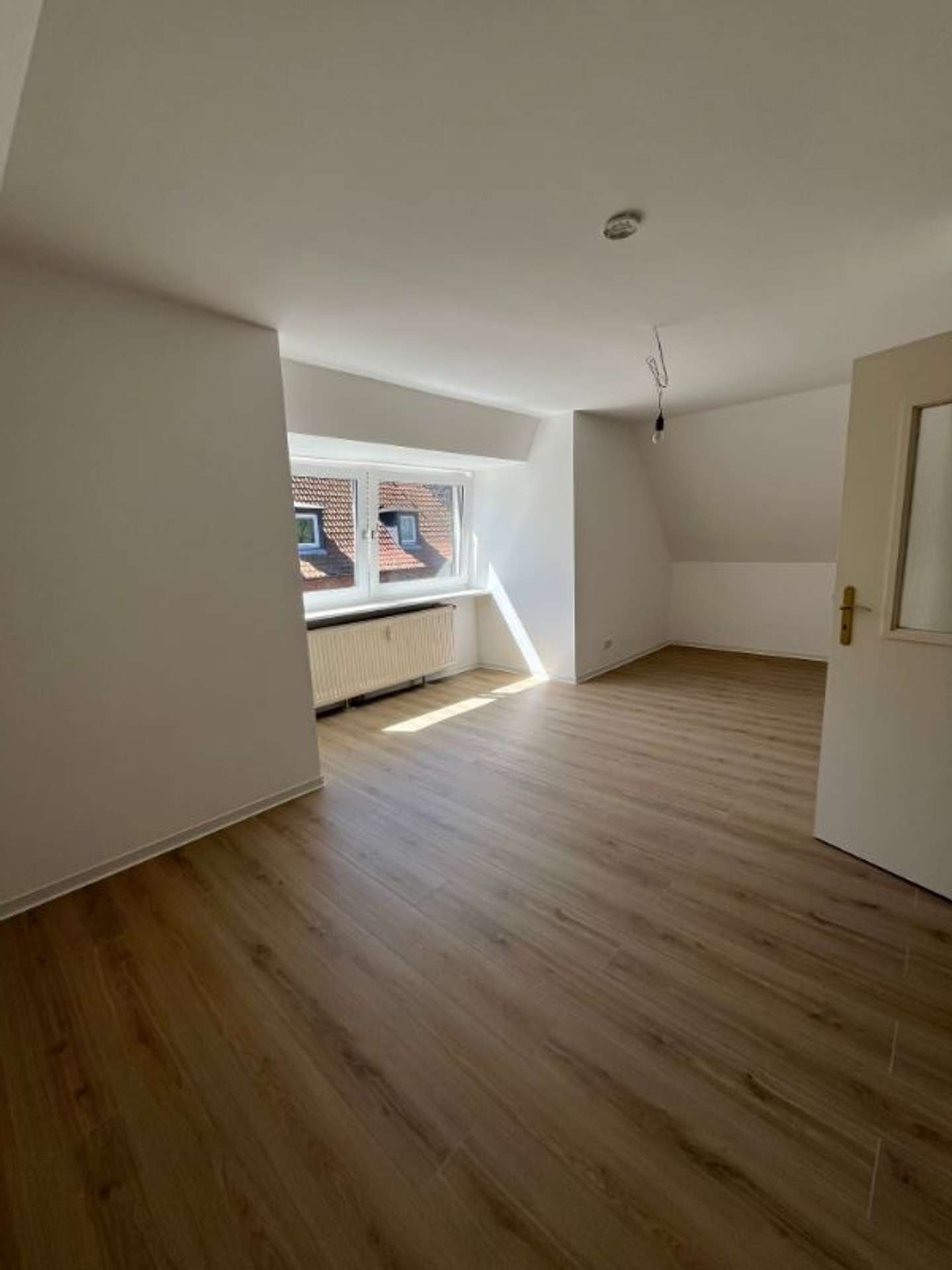 Charmante, geräumige 2‑Zimmer‑Dachgeschosswohnung – teilsaniert und bezugsfertig ab sofort, Fischerkoppel 3, 24340 Eckernförde, Dachgeschosswohnung
