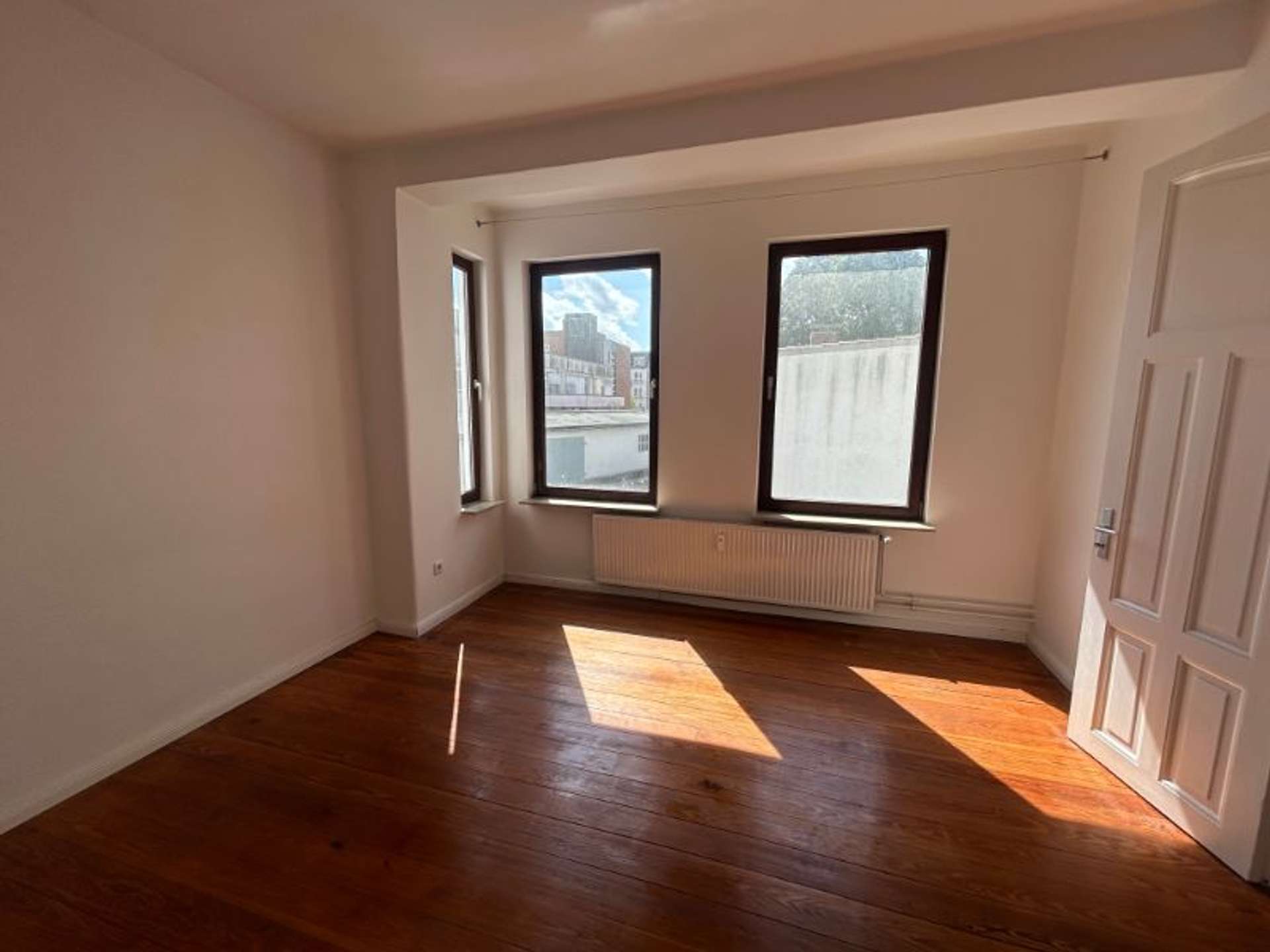 Helle 3-Zimmer-Wohnung mit Einbauküche – 1 Monatsgrundmiete frei! Nachmieter ab dem 17.08.2026, Flurstraße 14, 24939 Flensburg, Etagenwohnung