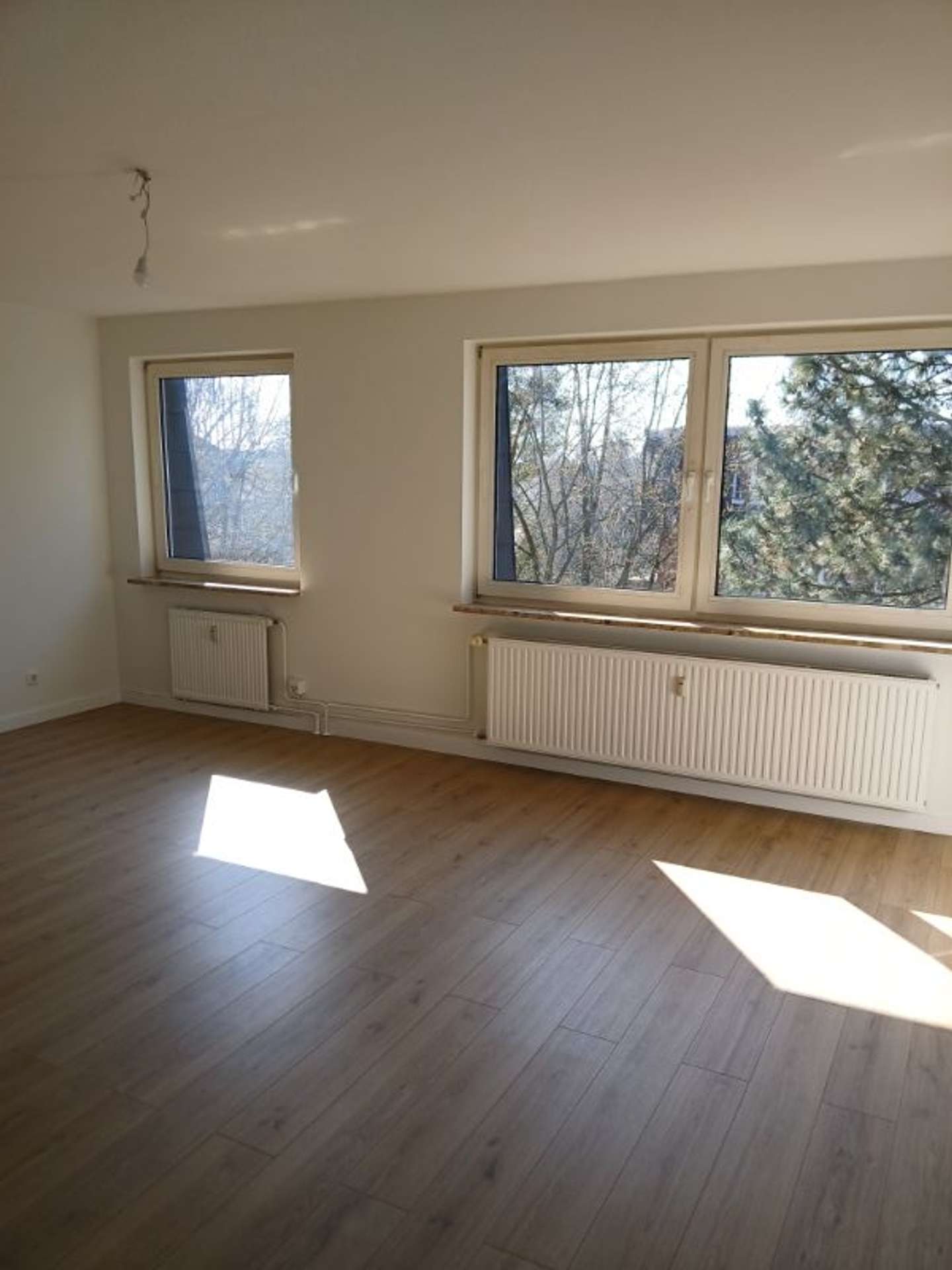 Mix aus alt und modern. Teilsanierte 1,5 Zimmerwohnung mit Balkon zum 16.04.2026., Leineweberbrücke 5, 24534 Neumünster, Etagenwohnung
