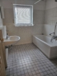 Badezimmer - Schöne 3-Zimmer-Wohnung mit Gäste-WC (WBS erforderlich)