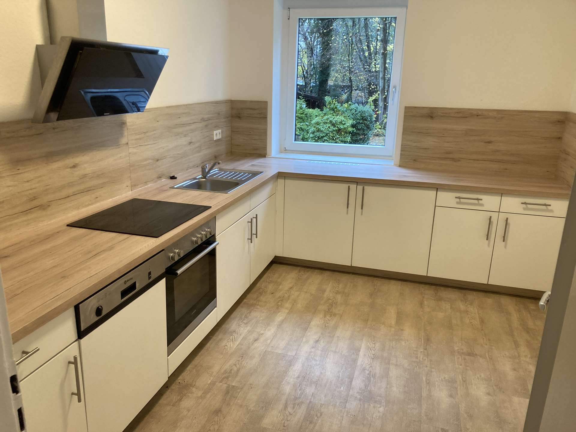 Einziehen und wohlfühlen: Tolle 4-Zimmerwohnung!, Klinkeburg 6, 26386 Wilhelmshaven, Erdgeschosswohnung