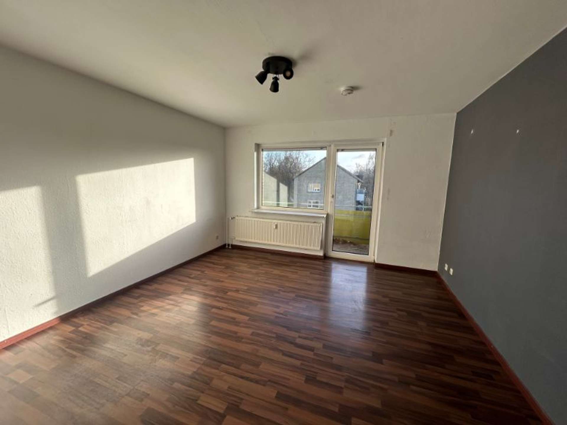 Helle 3 Zimmerwohnung mit Balkon zum Selberstreichen 3 Kaltmieten frei – ab 16.02.2026 neu, Beethovenstr. 5, 24943 Flensburg, Etagenwohnung