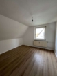 Wohnzimmer - Neues Wohngefühl unterm Dach – 2 Zimmer | Erstbezug nach Sanierung ab 01.08. verfügbar